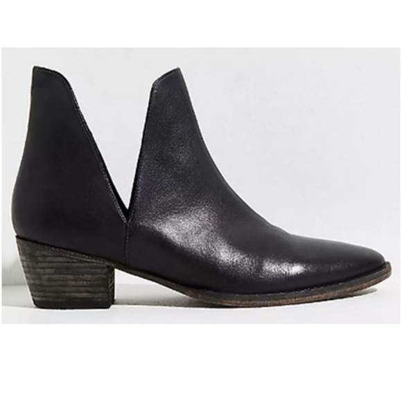 FREE PEOPLE WOMEN'S CHARM DOUBLE V ANKLE FASHION BOOTIES - ROUND TOE size 9.5 - Picture 4 of 14